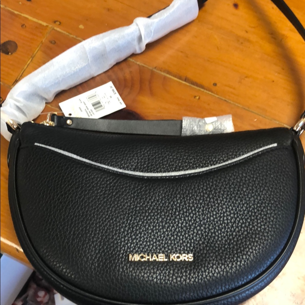 ✨NWT✨Michael Kors Black Crossbody Dover Bag Pebbled Leather